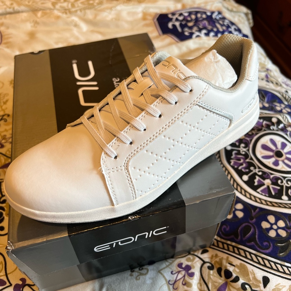 Golf shoes